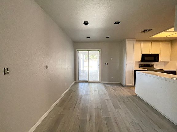 4th image of 5706 W Ellery Ave