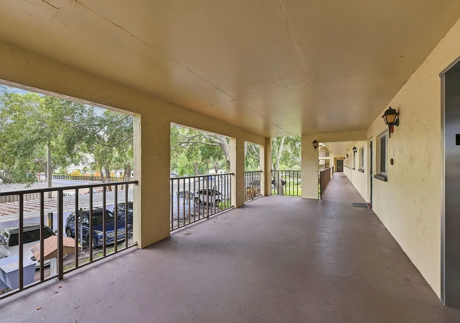 Spacious 2BR/2BA Clearwater Condo with Split Floor Plan — Photo 3