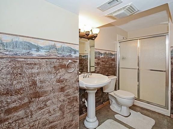 2nd image of 4021 Elmwood St
