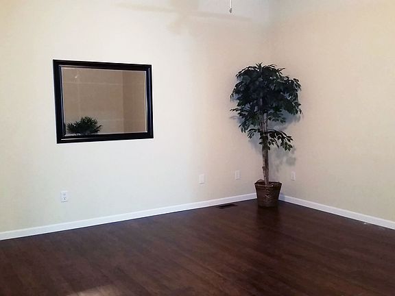 4th image of 731 N Paddington Way