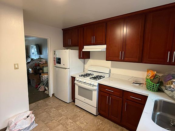 4th image of 857 Longwood Ave