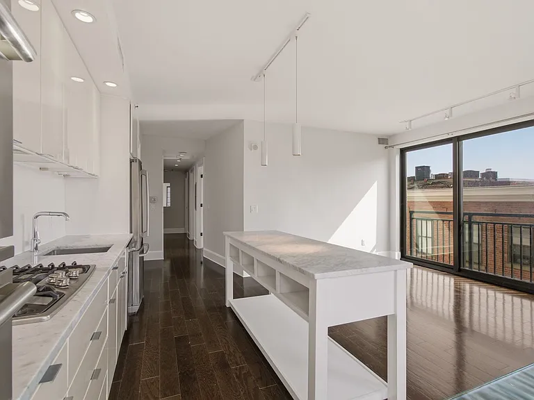 1011 M St NW #504 — Photo 8