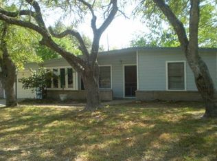 306 S 5th St, Rockport, TX 78382