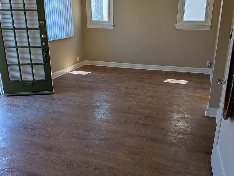 1051 1/4 N Ardmore Ave — Photo 5