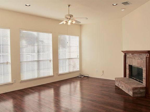4th image of 2412 Kittyhawk Dr