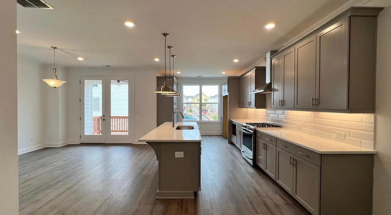 4 bed, 3.5 bath, 2220 sqft, $3,200 — Photo 4