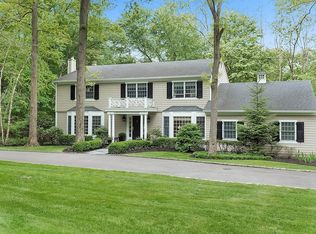 3 Fiddlers Green Dr, Lloyd Harbor, NY 11743