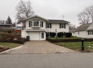 1213 13th Ave S, Clinton, IA 52732