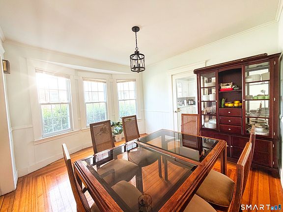 5th image of 124 Richards Street