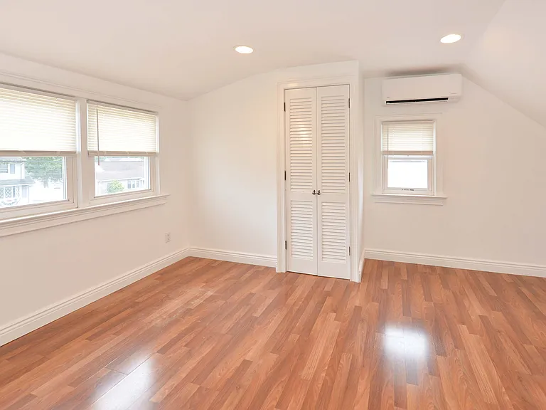 3-11 Lyons Ave — Photo 15
