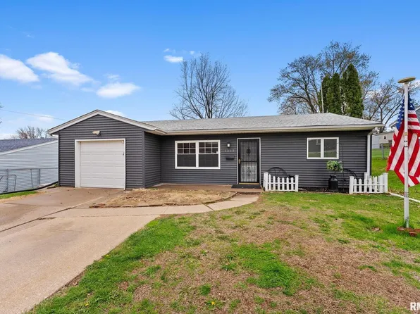1343 W Kimberly Rd, Davenport, IA 52806