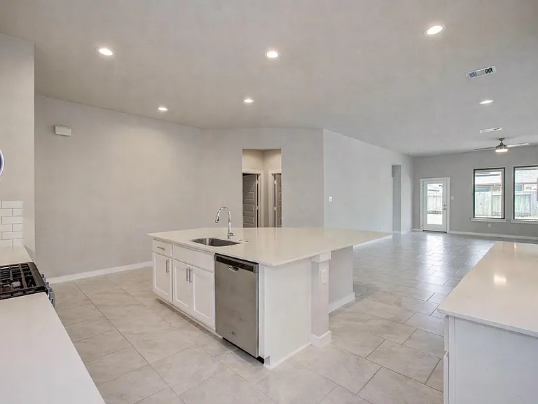 28511 Eli Eagle St — Photo 9