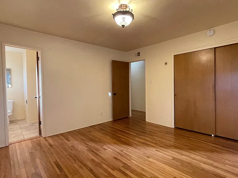 276 Daly Ave — Photo 11