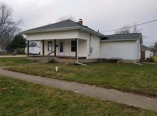 1302 E Archer Ave, Marshall, IL 62441