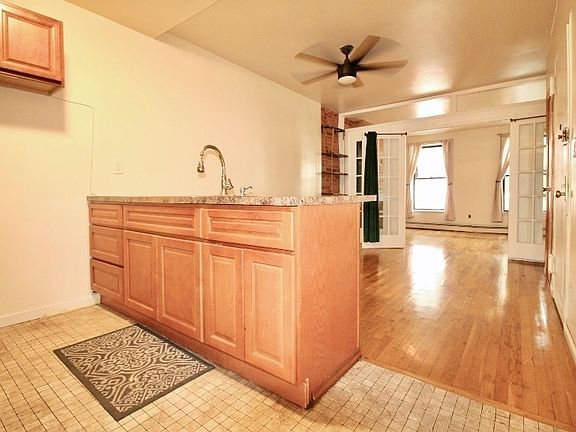 4th image of 230 Sackett St #3