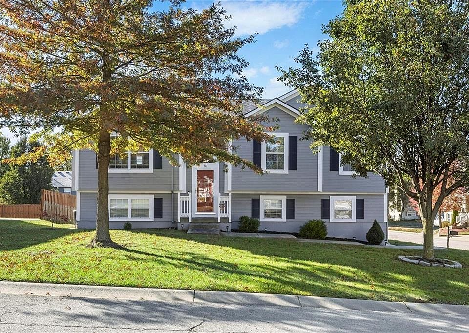 1st image of 411 NW Europa Dr