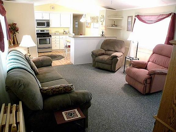 4th image of 50 Eden Dr
