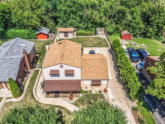 3rd image of 3193 Bel Air Dr