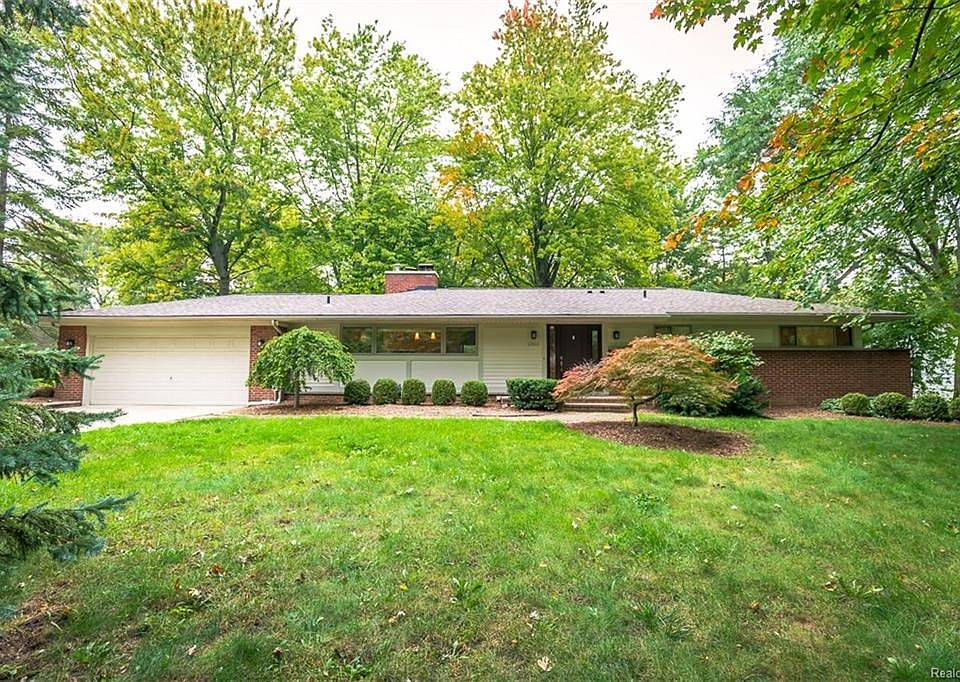 1st image of 2860 Farmingdale Dr