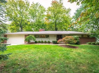 2860 Farmingdale Dr, Bloomfield Hills, MI 48301