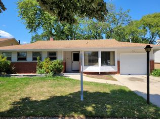 52 Evergreen St, Elk Grove Village, IL 60007