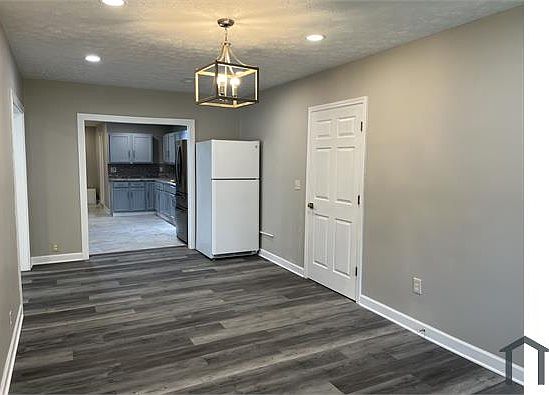 3rd image of 1135 E 1st St