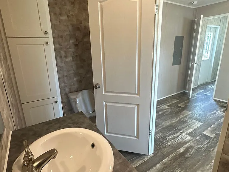 1335 Bell Ave — Photo 8