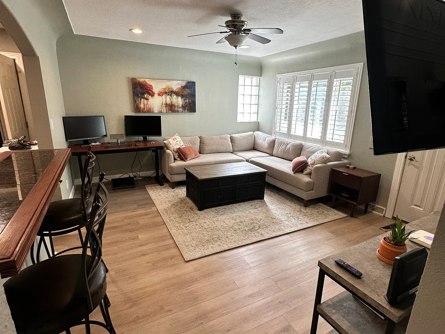2 bed, 1060 sqft, $2,700 — Photo 4