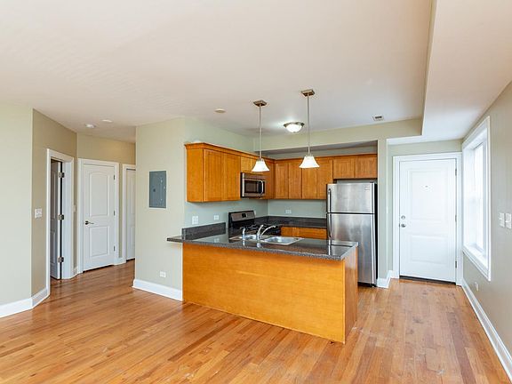 3rd image of 1513 W Albion Ave #2