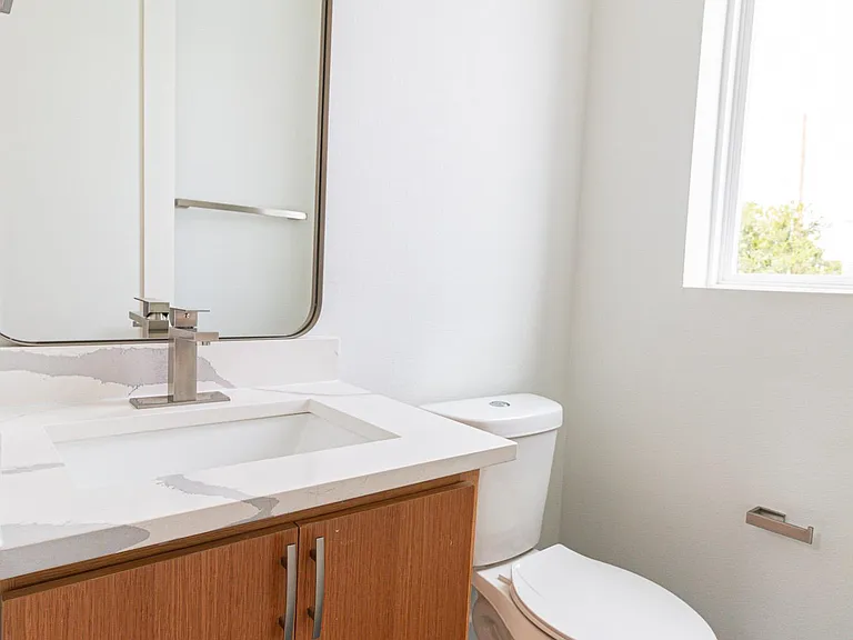 4210 Roseland Ave #104 — Photo 8
