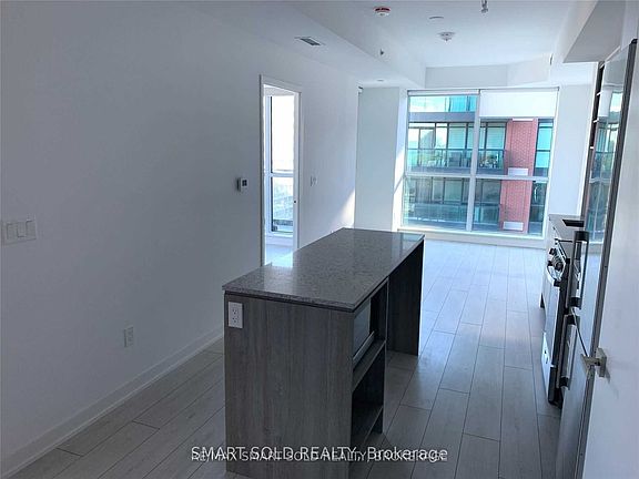 4th image of 31 Tippett Rd #831