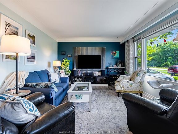 3rd image of 27 Mersea Rd #12