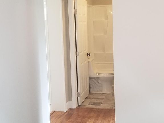 5th image of 210 Cary St