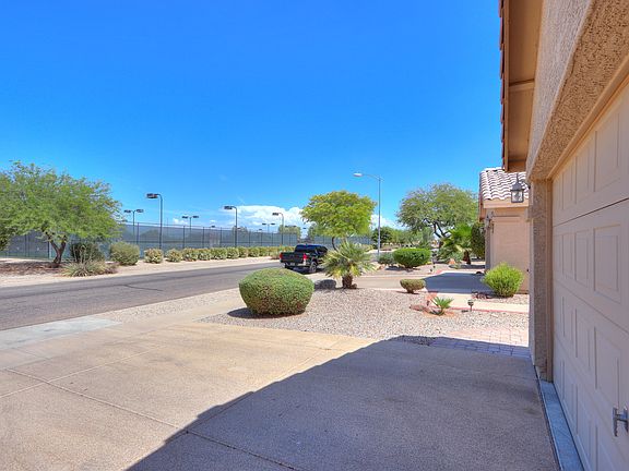 3rd image of 121 N San Juan Trl