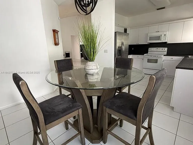 11690 Briarwood Cir #4 — Photo 20