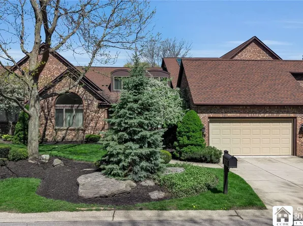161 Hidden Ridge Cmn, Williamsville, NY 14221