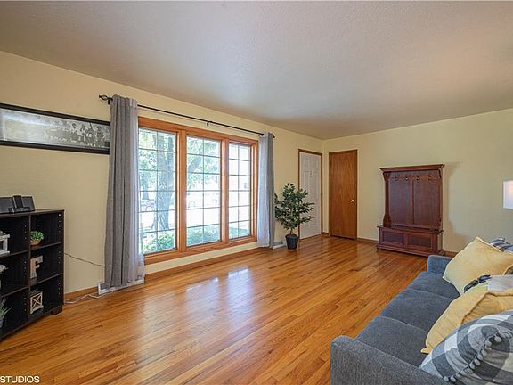 2nd image of 400 N 9th St