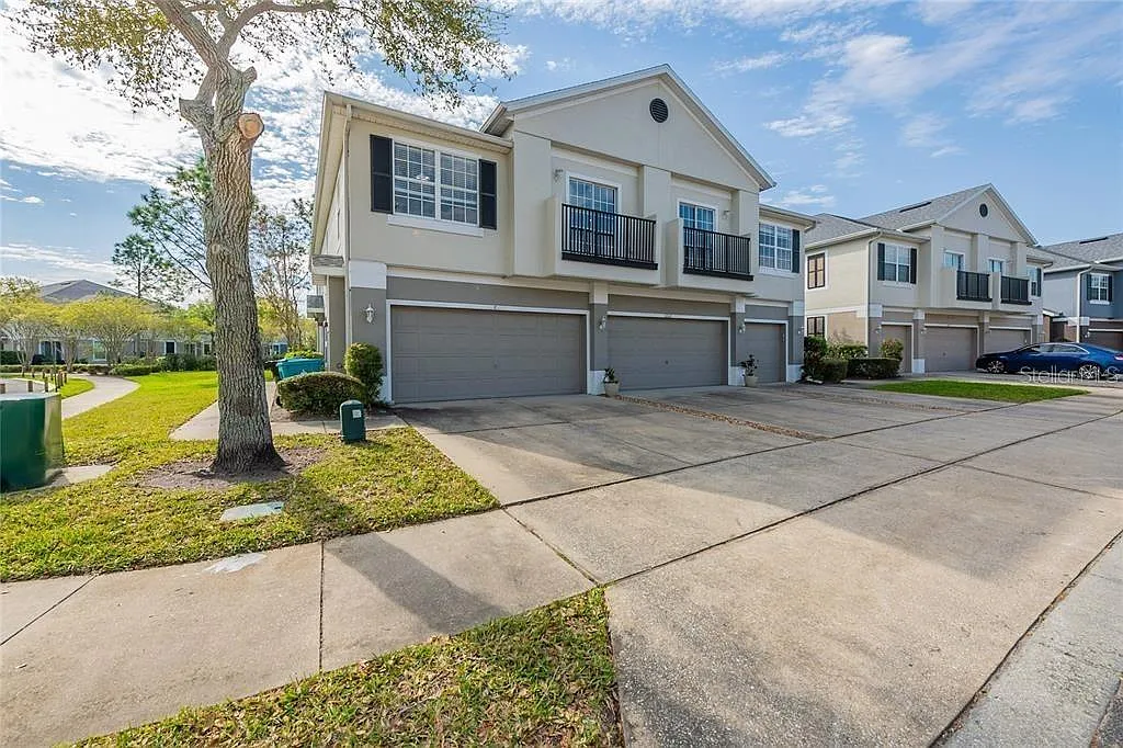 2 bed, 2.0 bath, 1200 sqft, $2,000 — Photo 2