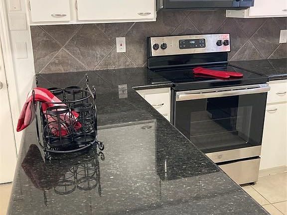 3rd image of 6423 Ivyknoll Dr