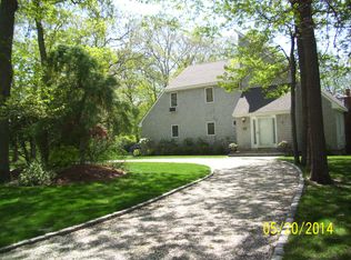 2 Oak Ln, Hampton Bays, NY 11946