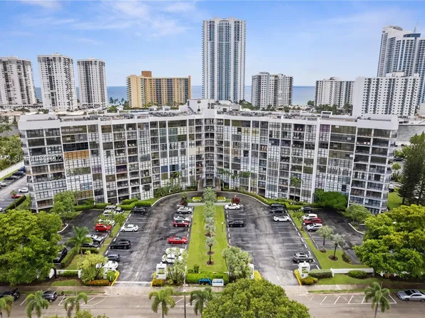 1000 Parkview Dr, Hallandale Beach, FL