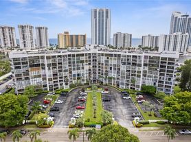 1000 Parkview Dr