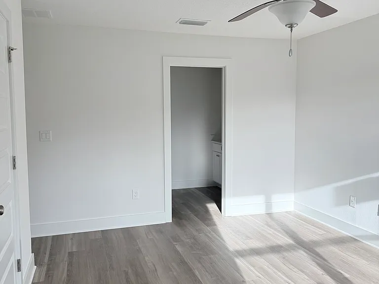 165 Hawk St — Photo 11