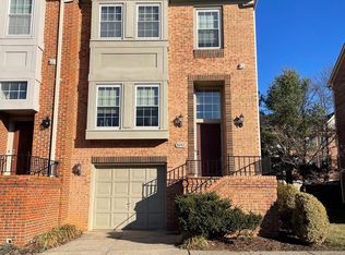 8042 Merry Oaks Ct, Vienna, VA 22182