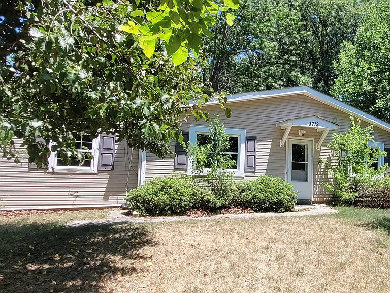 3712 Atlas St — Photo 1