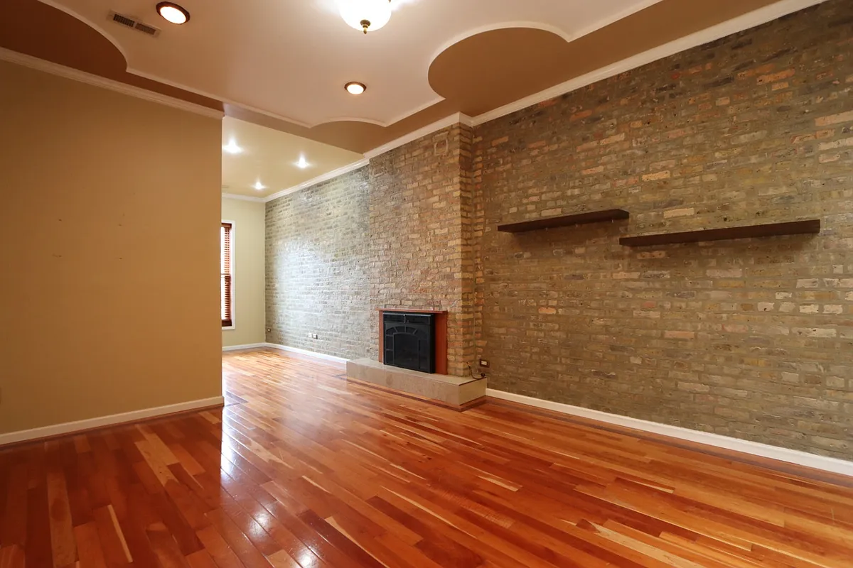Building Photo - 1656 W 21st St #2F