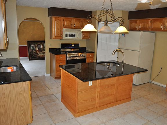 3rd image of 614 Blackmoore Dr