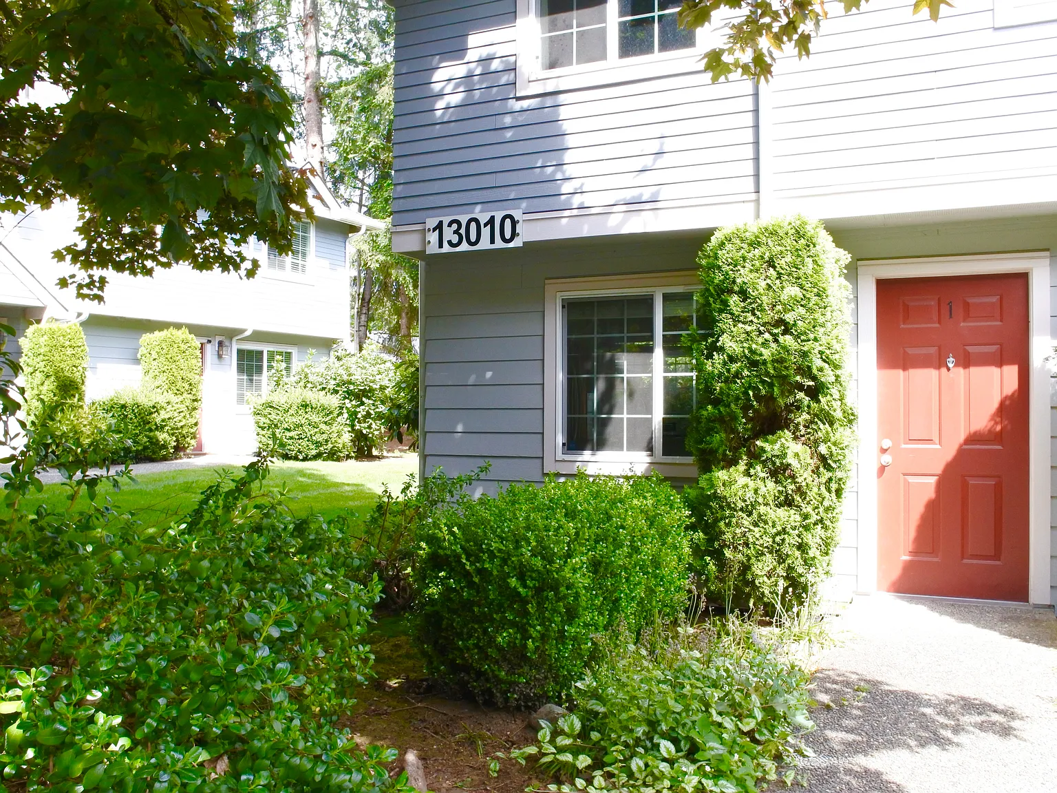 3 bed, 2.5 bath, 1244 sqft, $2,800 — Photo 2