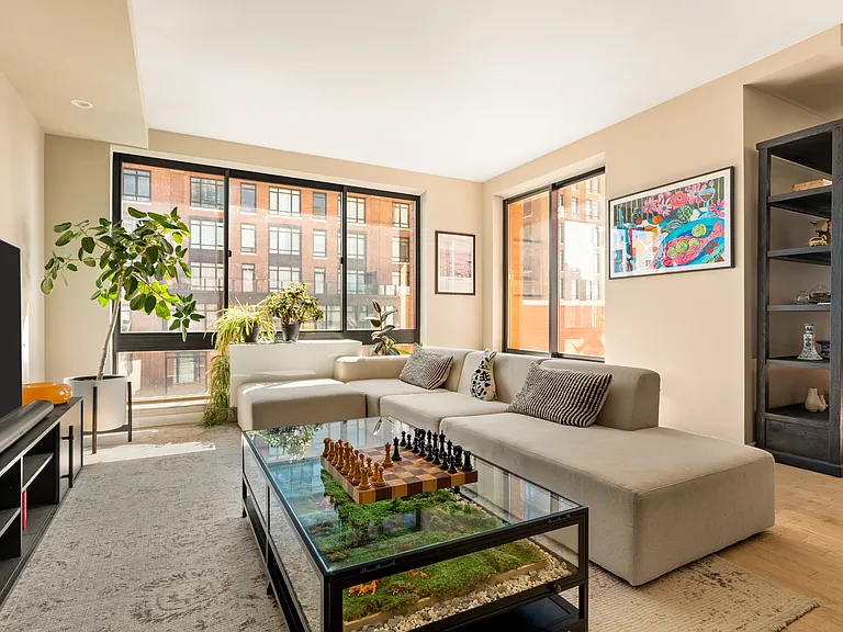 555 W 23rd St #S14F — Photo 8