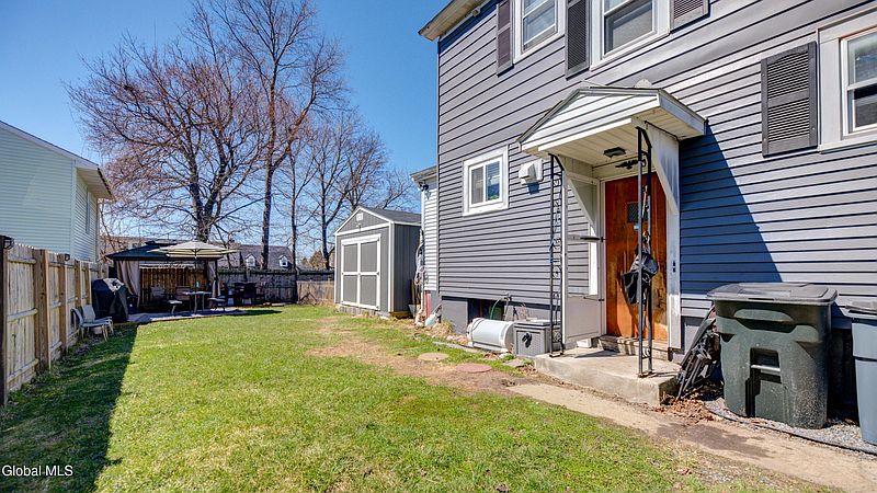 4th image of 28 Wilkes Avenue
